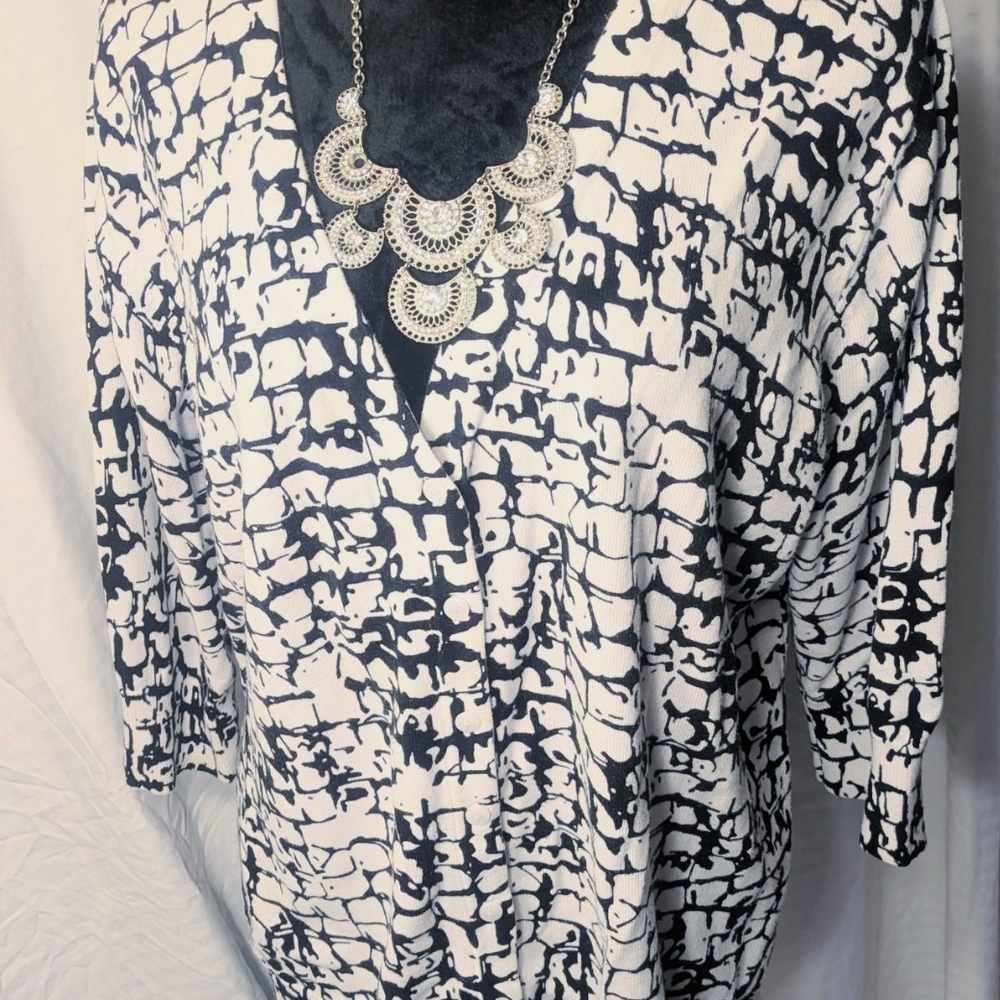 Northcrest Black and White Patterned Blouse